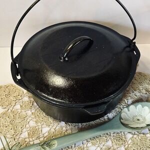 Vintage Lodge 8DO Cast Iron Dutch Oven Pot w/ Handle 5 QT USA Made Camping